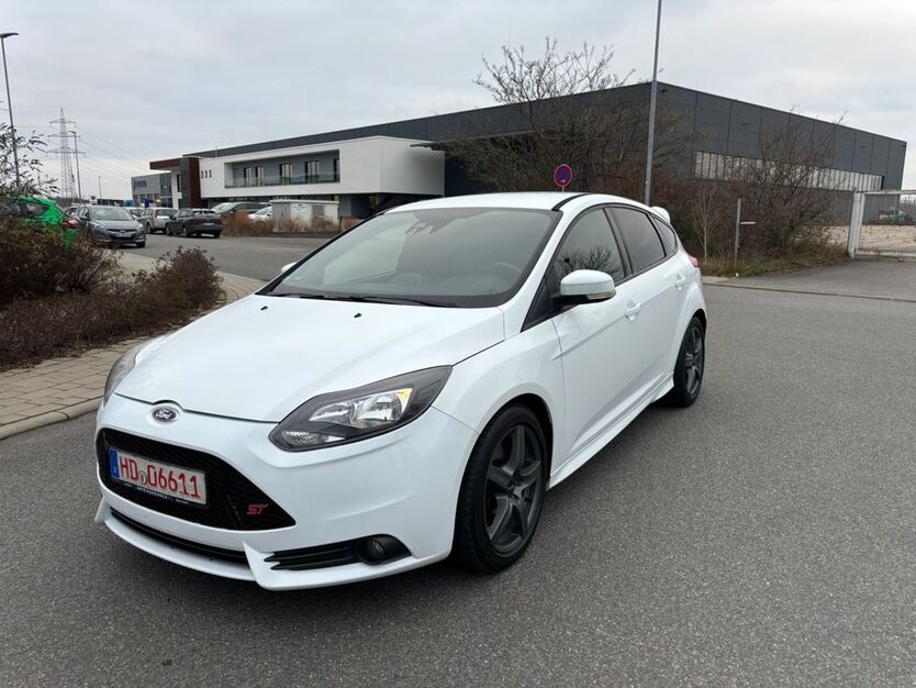 Ford Focus 207.000 km 7.990 € Plankstadt 68723
