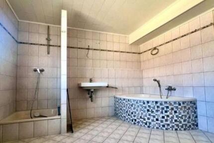 Wohnung Neulußheim - 2 Zimmer, 70 m&sup2;, 750&euro; | Angebot:25074011