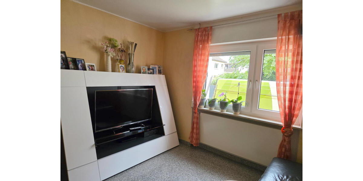 ObjNr:19733 - Moderisierte Doppelhaushälfte mit Garten und sep. Wohnung oder Gewerbeeinheit 7 zimmer