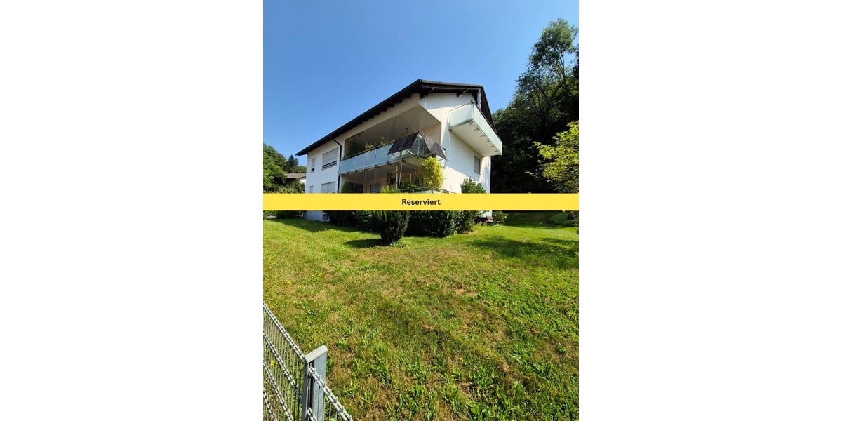 Reserviert 4,5 Zimmer Dachgeschosswohnung mit großem Grundstücksanteil und Carport in Südhessen 4.5 zimmer