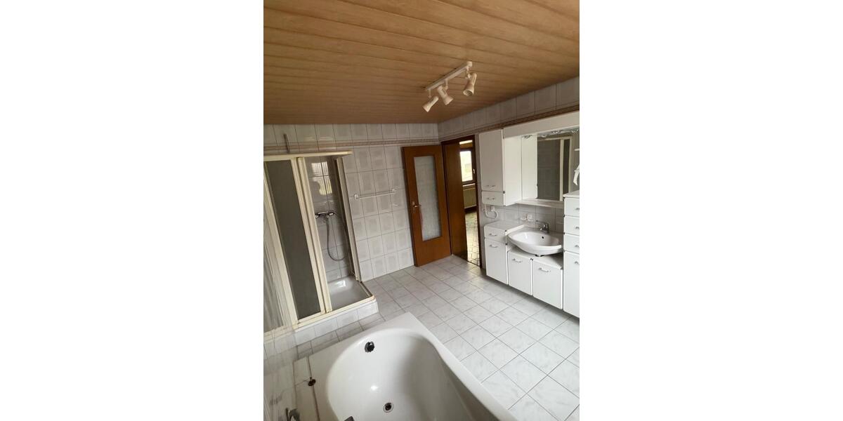 Mehrfamilienhaus, Wohnhaus Sinsheim - 8 Zimmer, 166 m&sup2;, 350.000&euro; | Angebot:27146210