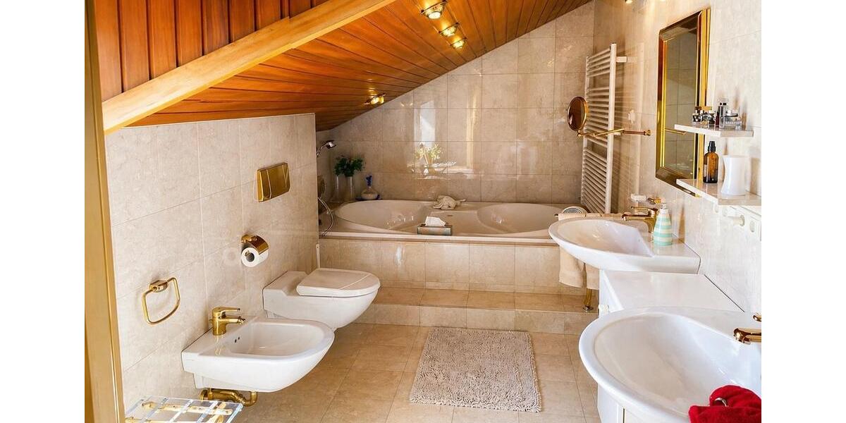 Villa Hockenheim - 15 Zimmer, 300 m&sup2;, 989.000&euro; | Angebot:26327588