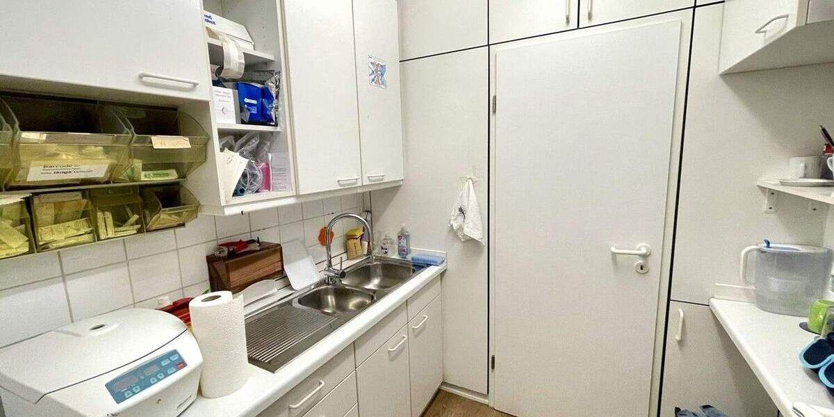 Schöne Praxisräume in bester Lage evtl. als Wohnraum möglich 5 zimmer