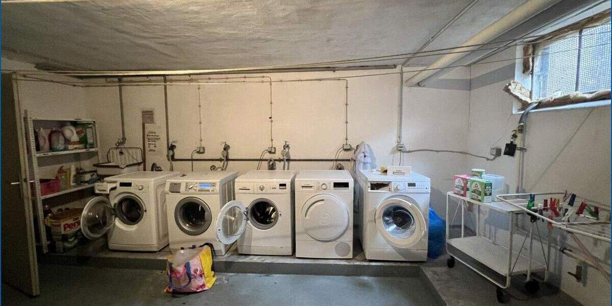 ** Mehrfamilienhaus ** 4 modernisierte Wohnungen auf 2 Etagen & 4 Einzelgaragen 1 zimmer