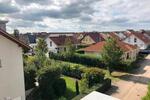 Helle Dachgeschosswohnung mit Balkon und Top-Ausstattung – ab 01. 3 zimmer