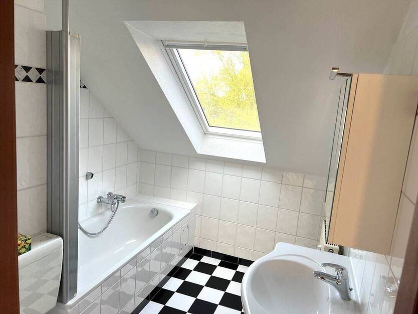 Moderne Eigentumswohnung mit Balkon und Tiefgarage