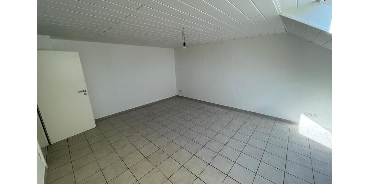 Dachgeschoßwohnung Hockenheim - 3 Zimmer, 77 m&sup2;, 239.000&euro; | Angebot:25396705