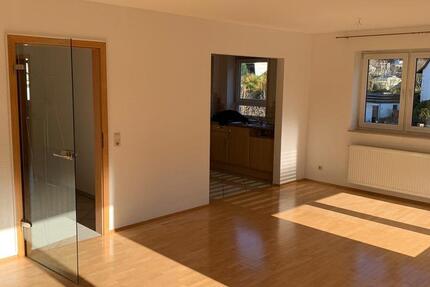 Attraktive 3 ZKB-Wohnung mit Balkon, Garage und Pkw-Stellplatz 3 zimmer