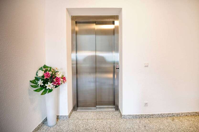 Neuwertige 2 ZB mit integrierter Küche & Balkon Energieeff. MFH mit Aufzug 2 Stellplätze inkl 2 zimmer