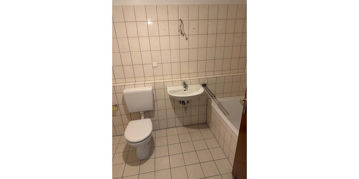 Renovierte, ruhige 2 ZKB-Wohnung mit Süd-Balkon - WG tauglich 1 zimmer