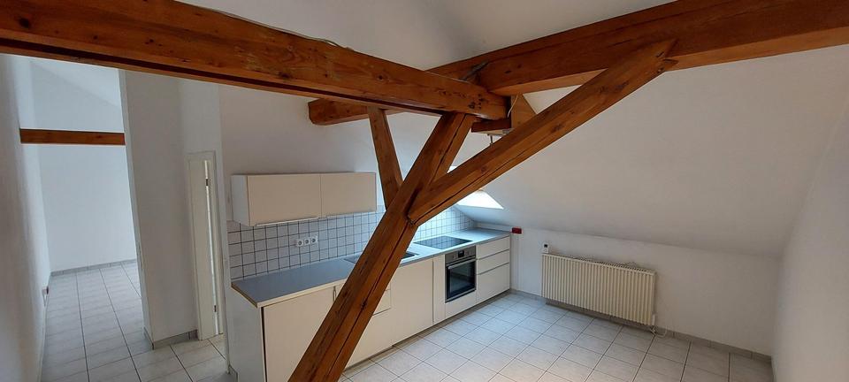 **Reserviert**Charmante Dachgeschosswohnung mit sichtbaren Holzbalken – ruhig & zentral gelegen 2 zimmer