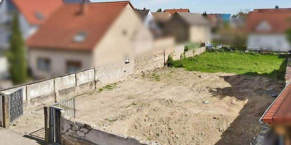 Schönes Grundstück, großes Baufenster für 1 bis 3 Häuser zimmer