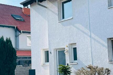 Haus Mauer - 7 Zimmer, 200 m&sup2;, 2.150&euro; | Angebot:25420871