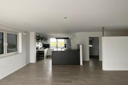 Haus Hockenheim - 3.5 Zimmer, 155 m&sup2;, 1.800&euro; | Angebot:25285346