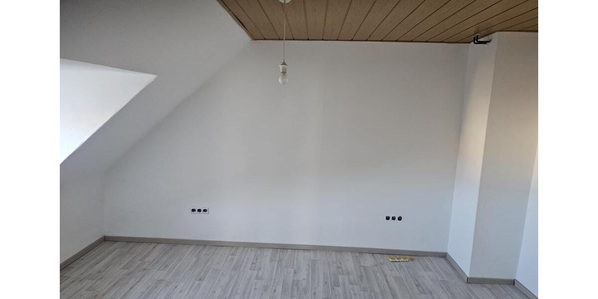 Dachgeschoßwohnung Ludwigshafen am Rhein Ludwigshafen-Hemshof - 3 Zimmer, 85 m&sup2;, 1.350&euro; | Angebot:26547875