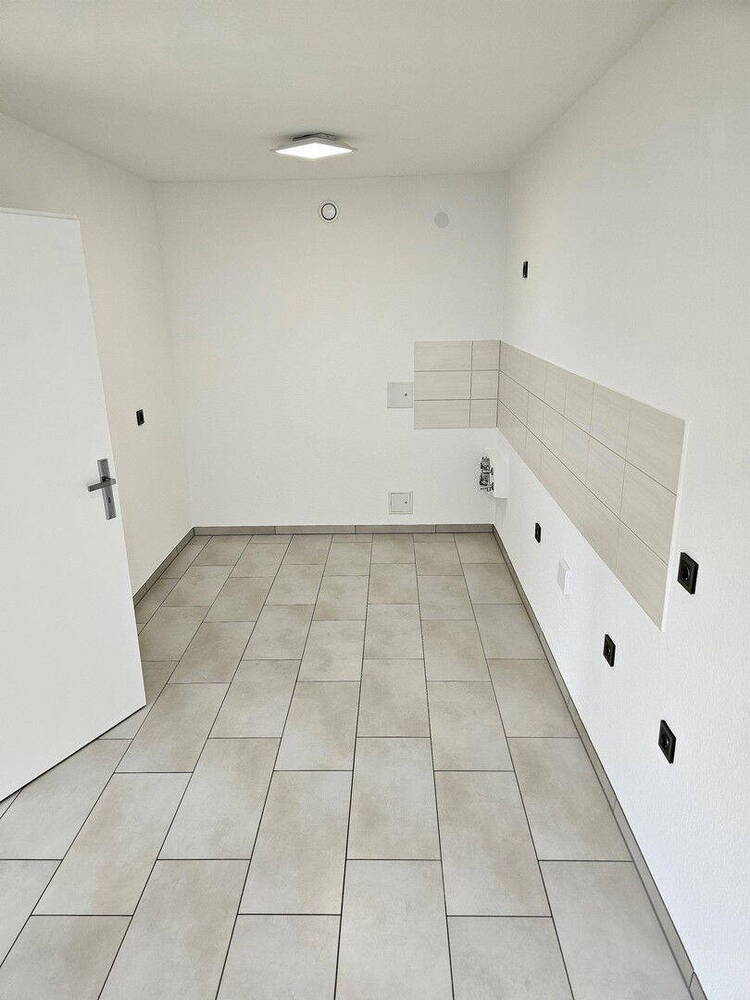 Renovierte 2,5-Zimmer-Wohnung in Heidelberg Mombertplatz (incl. Tiefgarage)