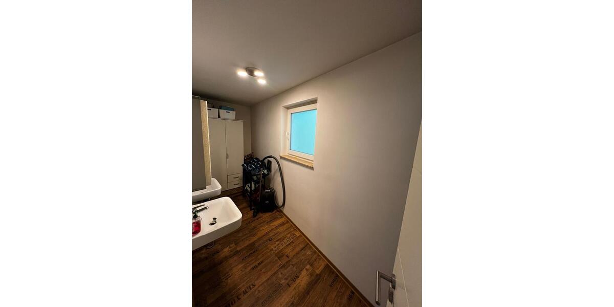 Etagenwohnung Schriesheim - 11 Zimmer, 180 m&sup2;, 2.700&euro; | Angebot:26169768