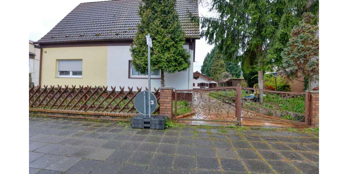 Idyllisches DHH mit Sanierungspotential an der Grenze zu Mundenheim Zusätzliches Hinterhaus inkl. - Doppelhaushälfte Ludwigshafen am Rhein Mundenheim | Angebot:25959710