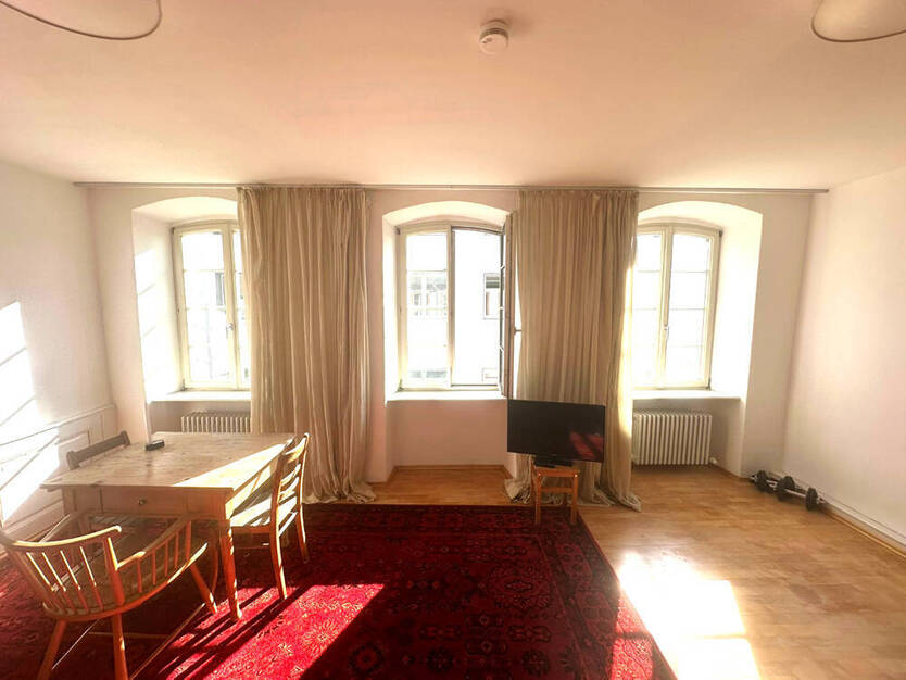 GLOBAL INVEST SINSHEIM | Stilvolle 1-Zimmer-Wohnung im Barockhaus am Mannheimer Schillerplatz