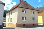 2 Parteienhaus mit großem Garten, Garage & 2 Stellplätzen