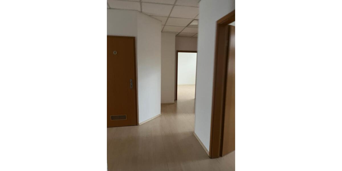 Lager mit große Büro in Ludwigshafen Mundenheim zu vermieten zimmer