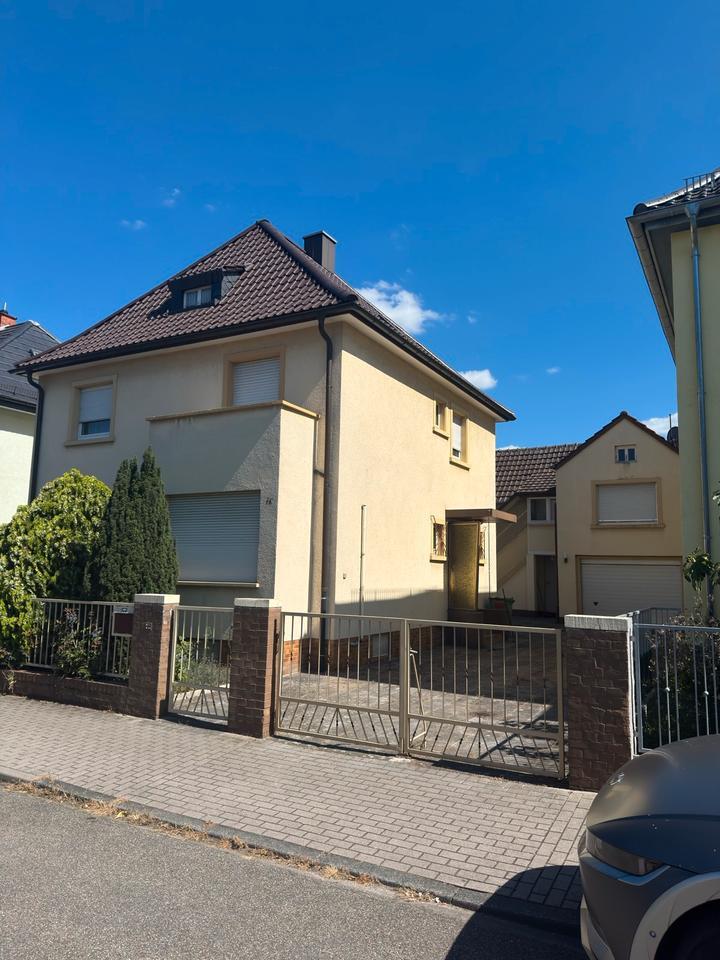 Charmante Stadtvilla in Viernheim mit Garten in top Lage