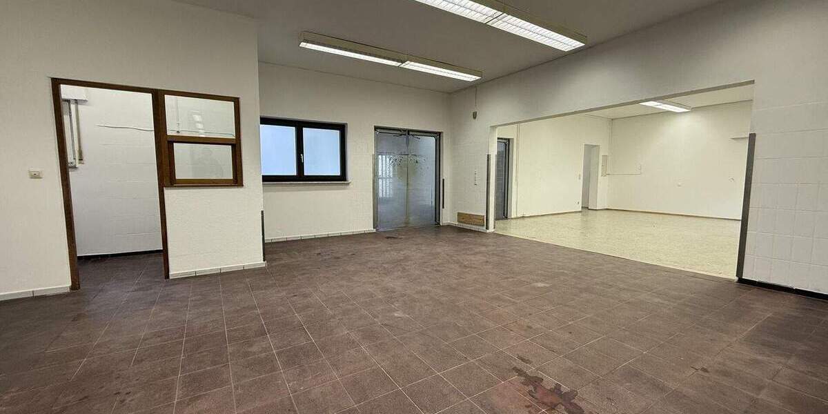 XXL-Gewerbefläche in Östringen - mit LKW-Annahme & großzügigem Parkplatz zimmer