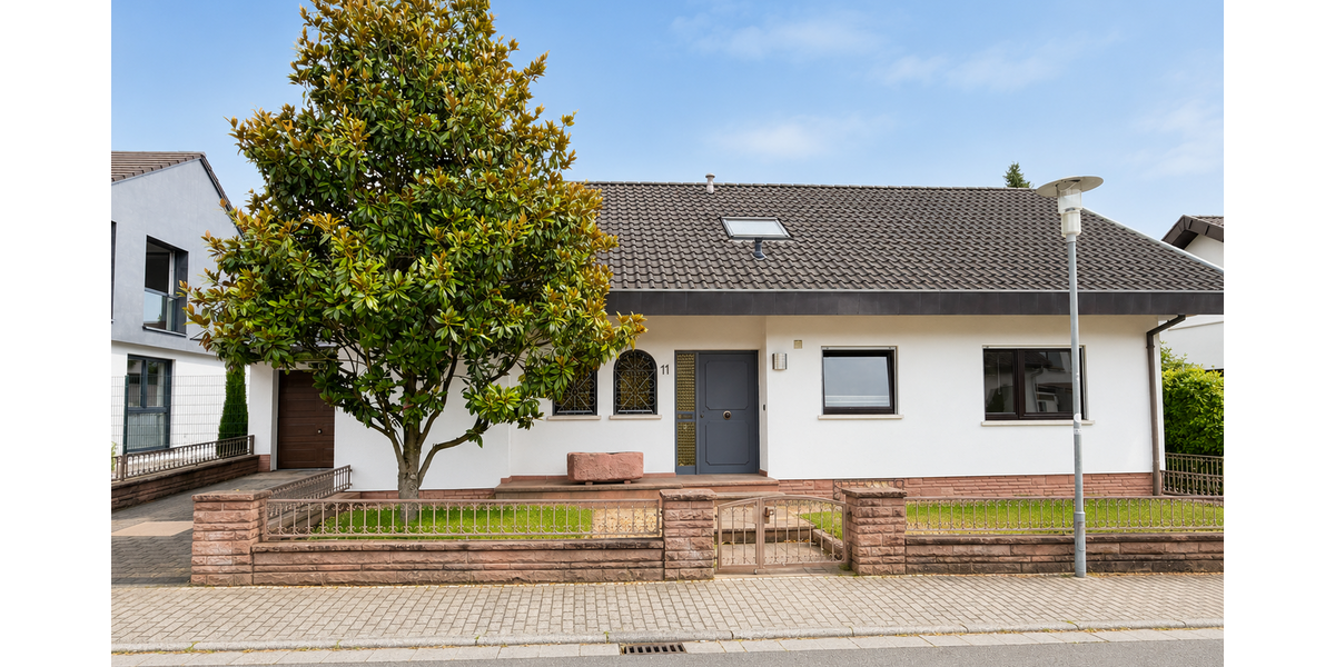 Einfamilienhaus Sandhausen - 6.5 Zimmer, 220 m&sup2;, 2.400&euro; | Angebot:27132745