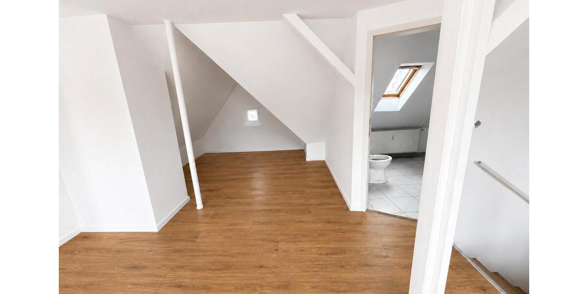 Dachgeschoßwohnung Weinheim - 2 Zimmer, 64 m&sup2;, 800&euro; | Angebot:26563799