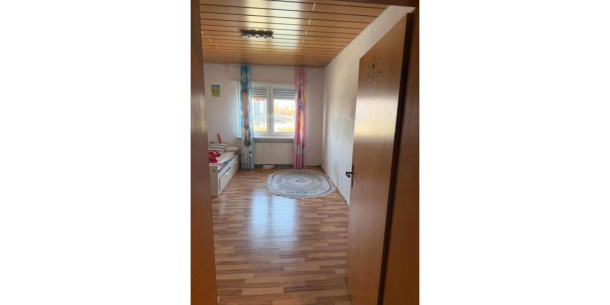 Etagenwohnung Mannheim Gartenstadt - 3 Zimmer, 84 m&sup2;, 1.200&euro; | Angebot:26585701