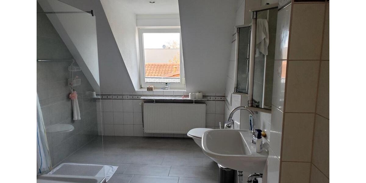 Gepflegte Doppelhaushälfte mit Anbau, Garage, Hof und Garten 3 zimmer