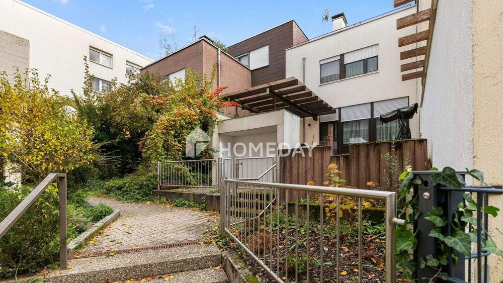 Abendsonne auf der Dachterrasse mit Fernblick: großzügig modernisiertes RMH mit Garten & Garage 6 zimmer