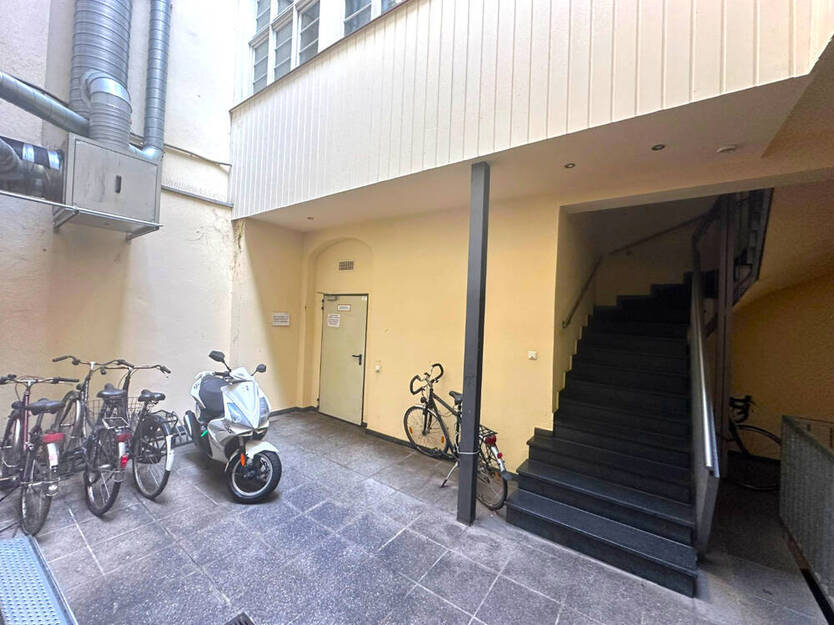 GLOBAL INVEST SINSHEIM | Stilvolle 1-Zimmer-Wohnung im Barockhaus am Mannheimer Schillerplatz