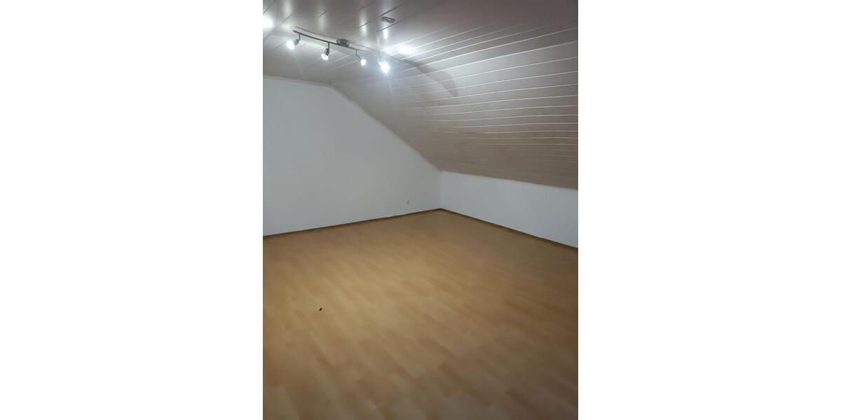 großes Zimmer in Einfamilienhaus ab sofort 1 zimmer