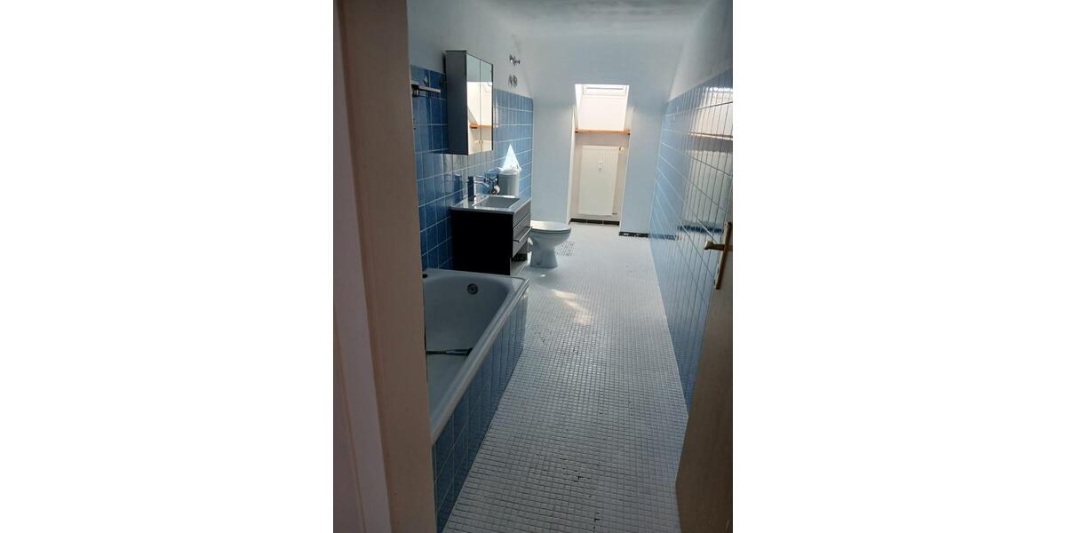 Dachgeschoßwohnung Schwetzingen - 2.5 Zimmer, 80 m&sup2;, 800&euro; | Angebot:25376650