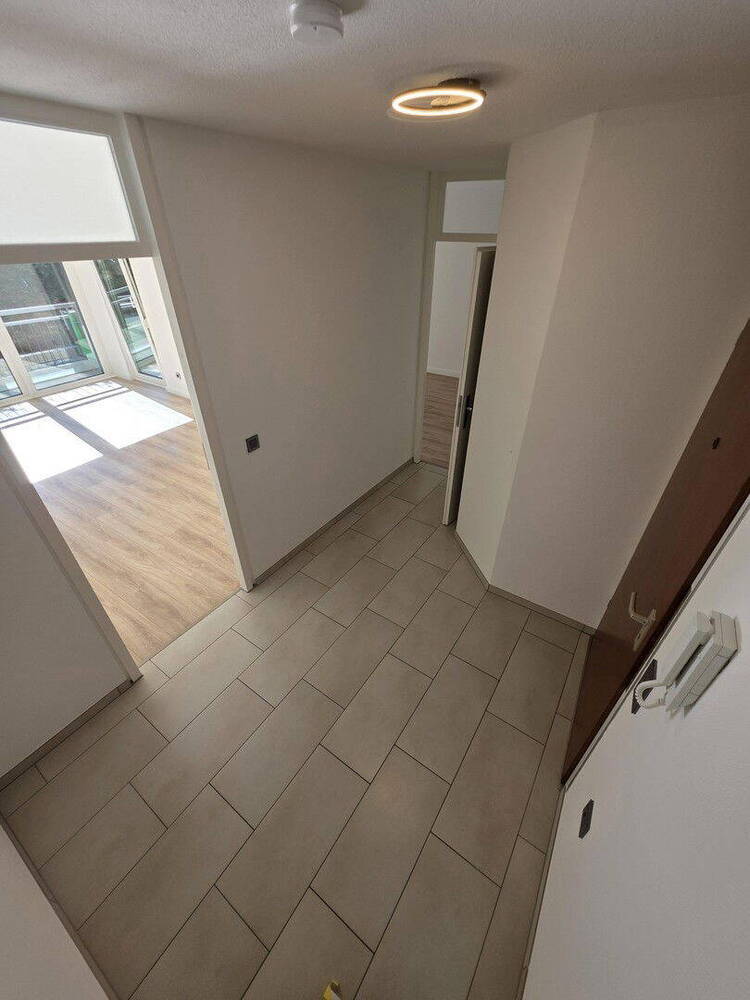 Renovierte 2,5-Zimmer-Wohnung in Heidelberg Mombertplatz (incl. Tiefgarage)