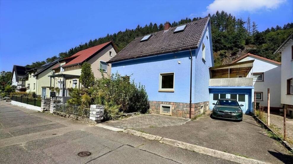 Zweifamilienhaus mit Garten und Garage in Weinheim Sanierungsobjekt in Top-Lage! 7 zimmer
