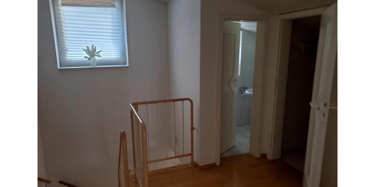 Gepflegte Doppelhaushälfte mit Anbau, Garage, Hof und Garten 3 zimmer