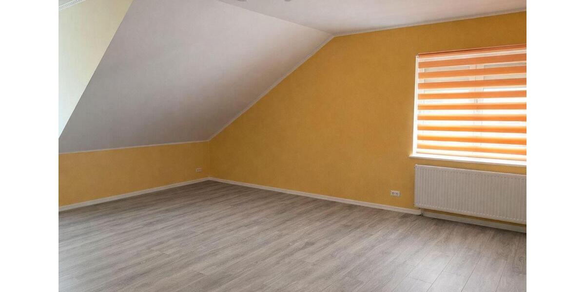 Dachgeschoßwohnung Philippsburg - 4 Zimmer, 143 m&sup2;, 1.250&euro; | Angebot:26533956