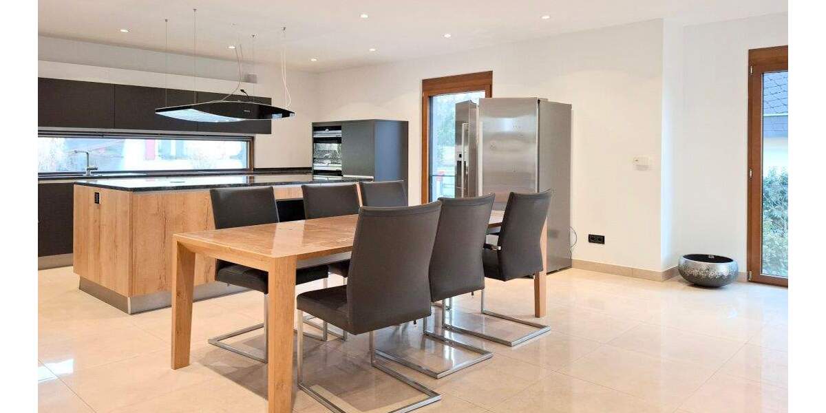 Teil möbliertes Einfamilienhaus mit gehobener Ausstattung, Carport und Garage 4 zimmer