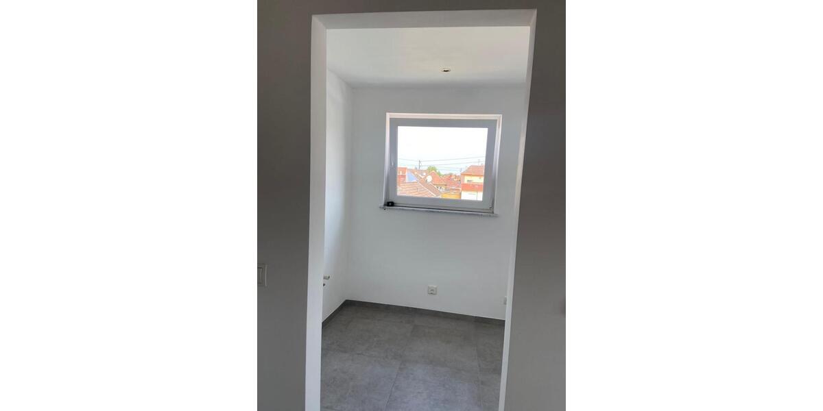 Dachgeschoßwohnung Ludwigshafen am Rhein Edigheim - 2 Zimmer, 50 m&sup2;, 825&euro; | Angebot:26465422