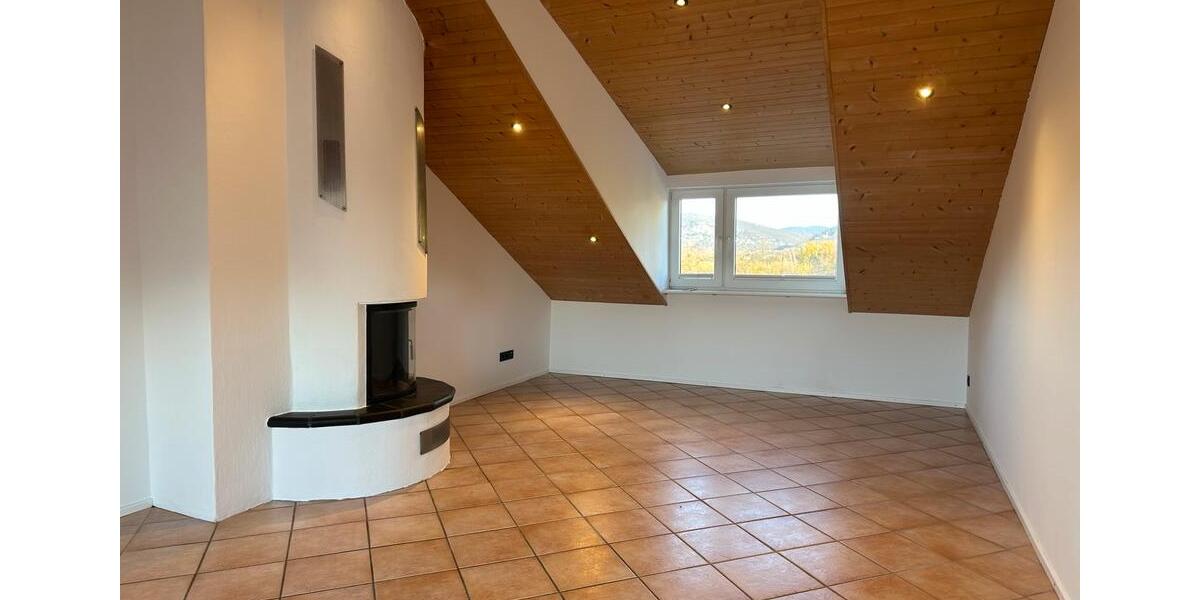 Eigentumswohnung, Dachgeschoss, 4Z. EBK, TLB, Terrasse,, Kamin.. 4 zimmer