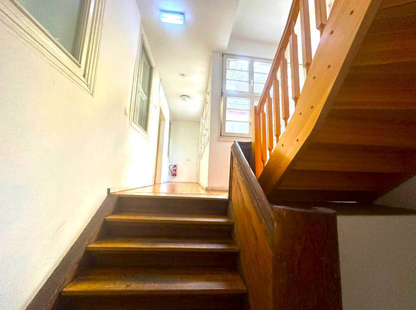 GLOBAL INVEST SINSHEIM | Stilvolle 1-Zimmer-Wohnung im Barockhaus am Mannheimer Schillerplatz