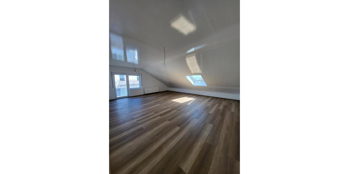 Dachgeschoßwohnung Waghäusel - 3 Zimmer, 76 m&sup2;, 900&euro; | Angebot:26312711