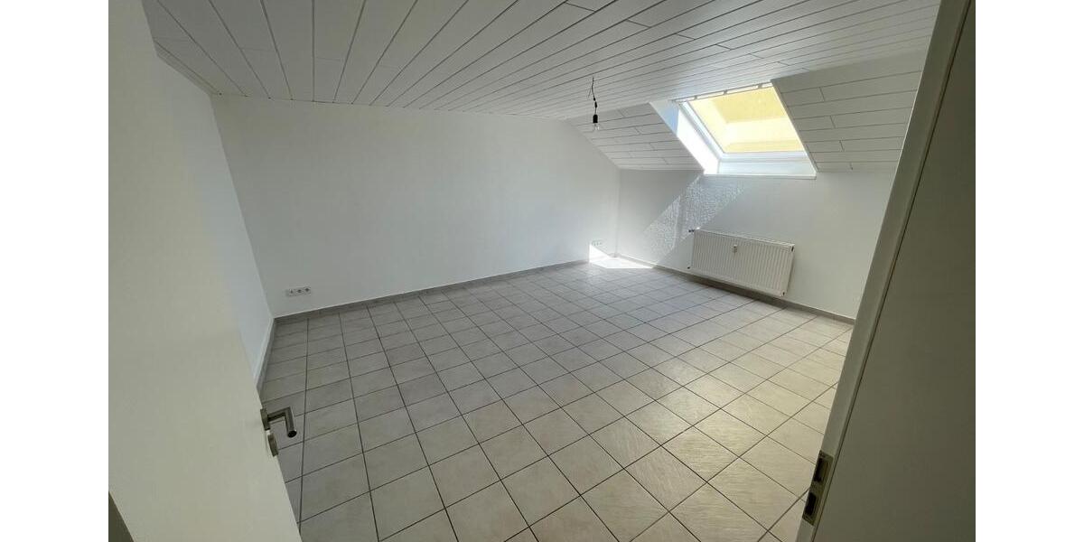 Dachgeschoßwohnung Hockenheim - 3 Zimmer, 77 m&sup2;, 239.000&euro; | Angebot:25396705