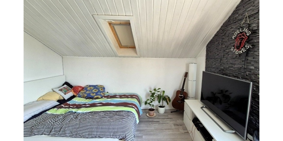 Reserviert 4,5 Zimmer Dachgeschosswohnung mit großem Grundstücksanteil und Carport in Südhessen 4.5 zimmer