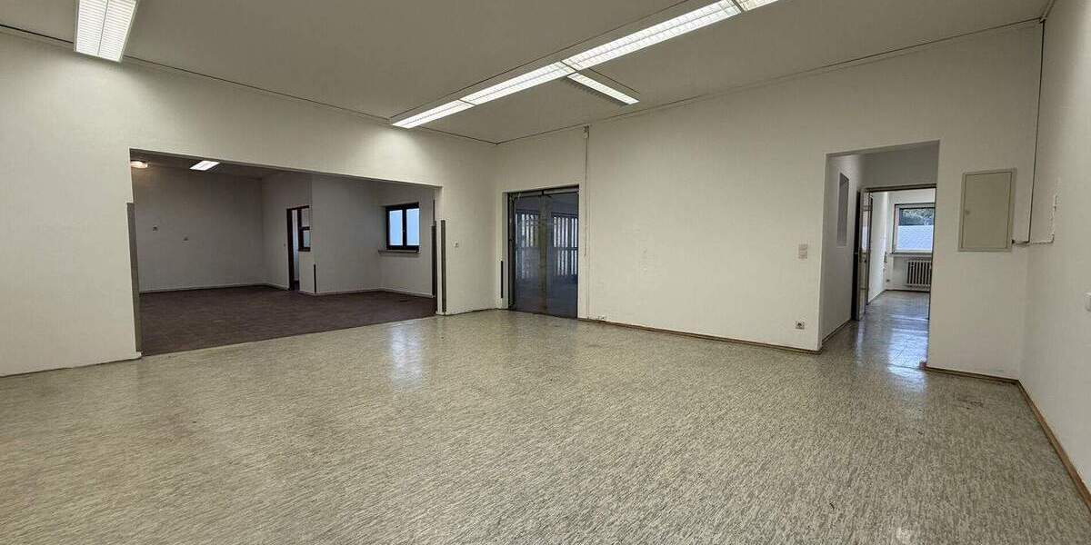 XXL-Gewerbefläche in Östringen - mit LKW-Annahme & großzügigem Parkplatz zimmer
