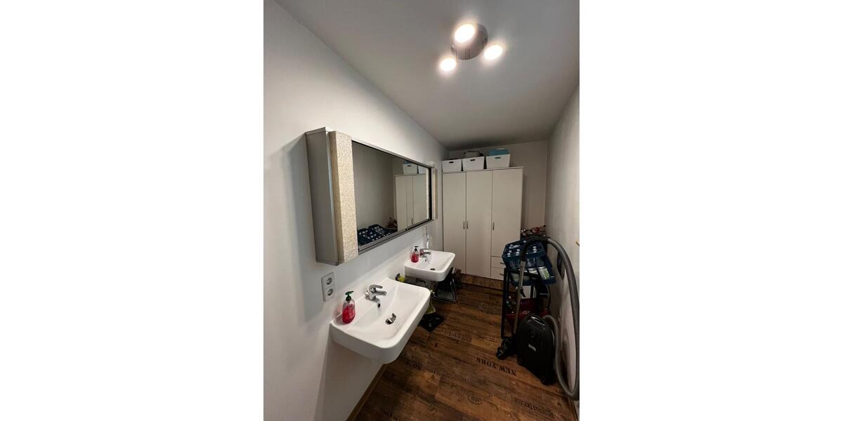 Etagenwohnung Schriesheim - 11 Zimmer, 180 m&sup2;, 2.700&euro; | Angebot:26169768