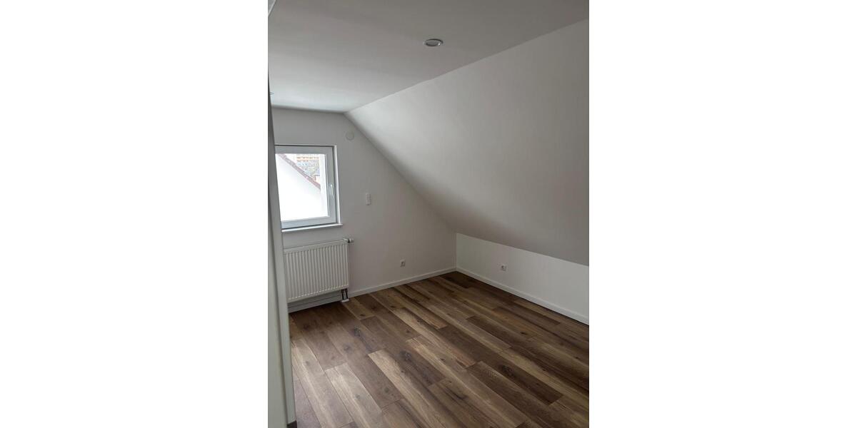 Dachgeschoßwohnung Lampertheim - 2 Zimmer, 31 m&sup2;, 550&euro; | Angebot:26311659