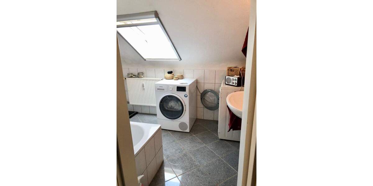 GERADLINIG: 42 M² DACHTERRASSE; FANTASTISCHE AUSSICHT; INKL. EBK UND 2 STELLPLÄTZE 2 zimmer